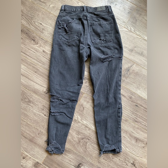 American Eagle super distressed high rise black cropped mom jeans - Picture 7 of 16